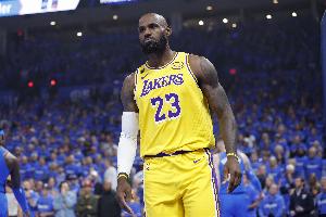 全民关注！“NBA总裁希望詹姆斯尽快决定”词条登上微博热搜第一